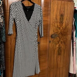 LAUNDRY BY SHELLI SEGAL Black & White Long Sleeve Ruched Dress | Size 6
